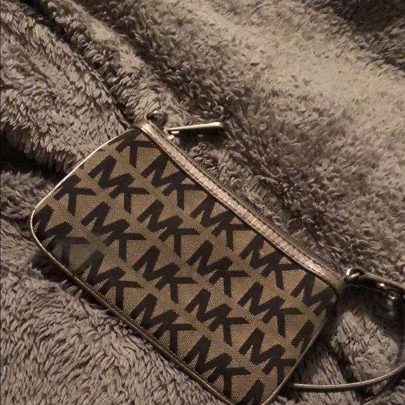 EUC Michael Kors wristlet - Picture 2 of 3